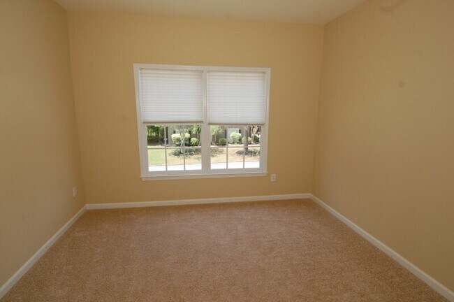 Building Photo - 340 Tall Timbers Dr