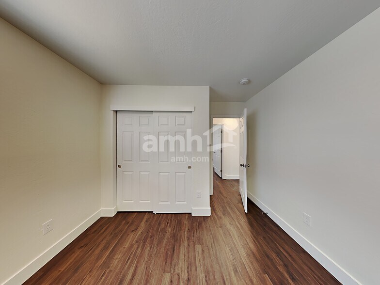 Building Photo - 7457 E Laguna Azul Ave