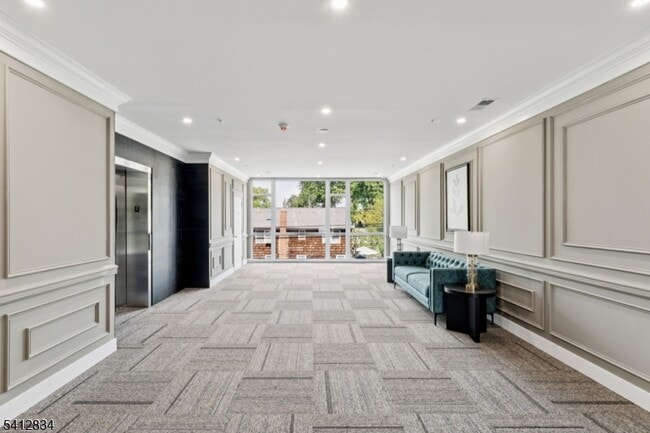 Building Photo - 140 W Webster Ave