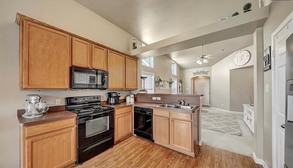 Building Photo - 9000 Eastwood Ave