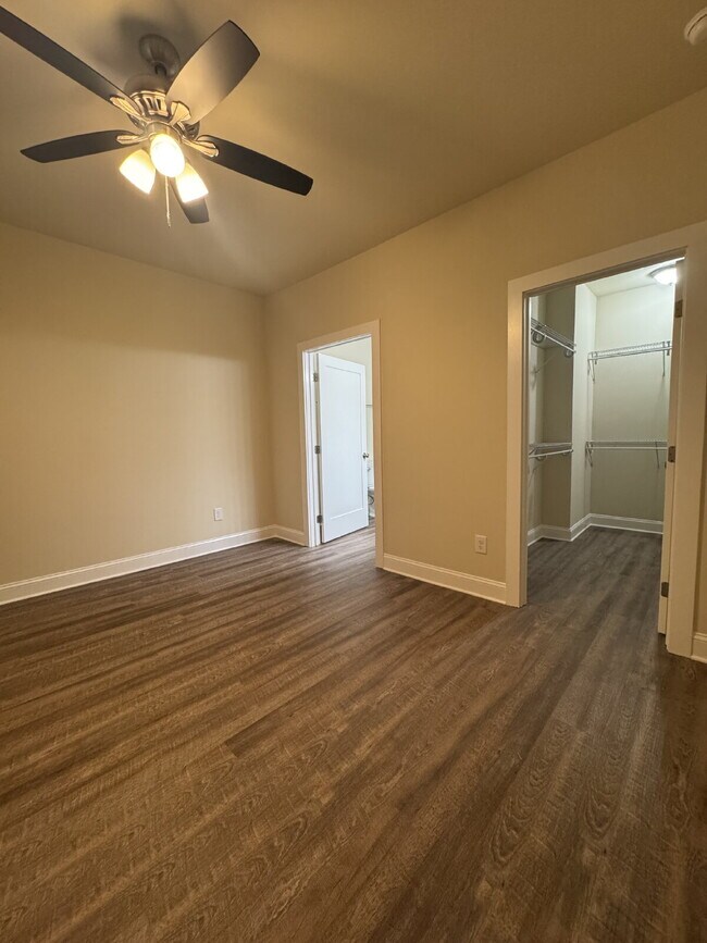 Building Photo - Brand New Rental in North Hall!
