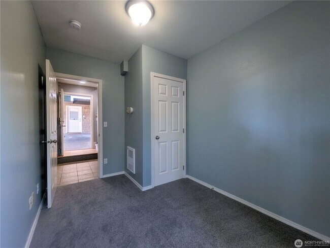 Building Photo - 3bd/2.5ba Seattle Townhome