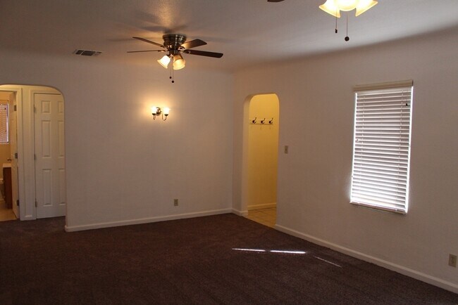 Building Photo - South Ave Turlock