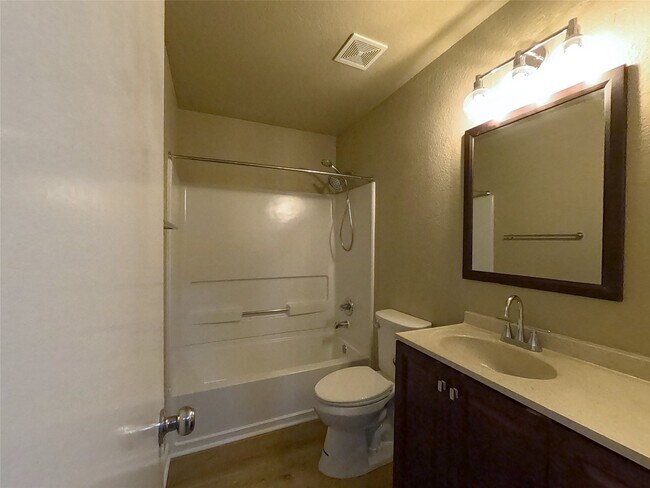 Building Photo - 17107 Westminster Village Ct