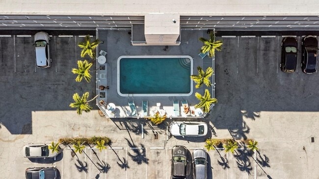 Building Photo - 625 Antioch Ave