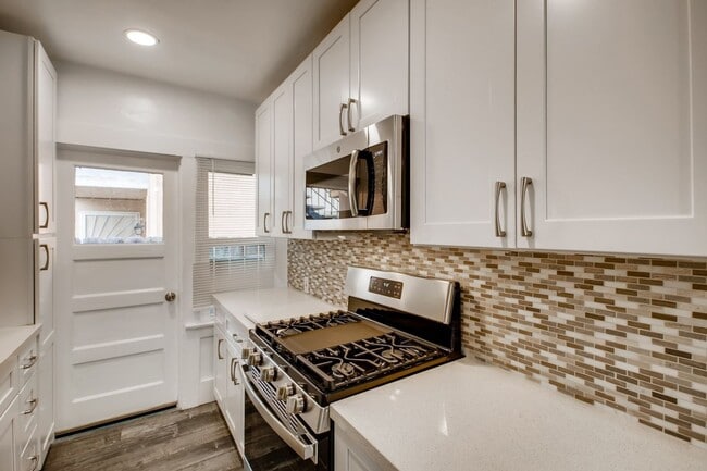 Building Photo - Beautifully Renovated 3 Bed / 2 Bath Home in Prime Central San Diego Location – Pet Friendly!
