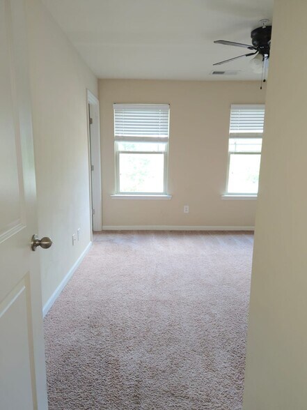 Building Photo - 3524 Castleberry Village Cir