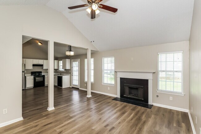 Building Photo - 725 Cherry Branch Cir