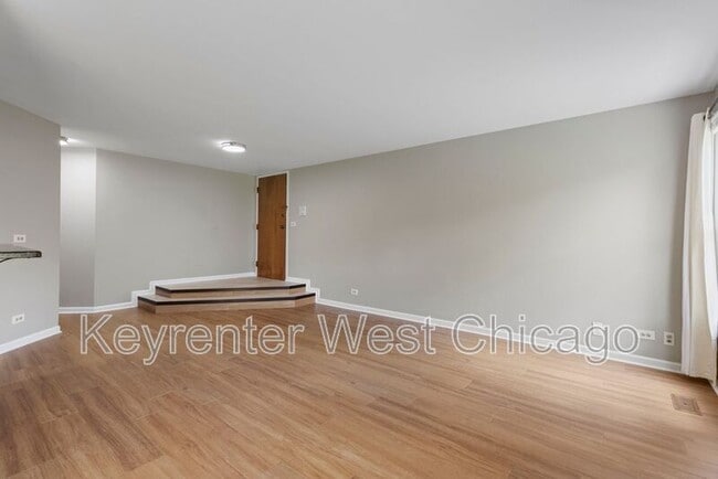 Building Photo - 1851 Fox Run Dr