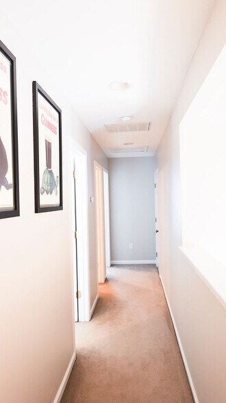 Building Photo - 27 Minots Ledge Ln