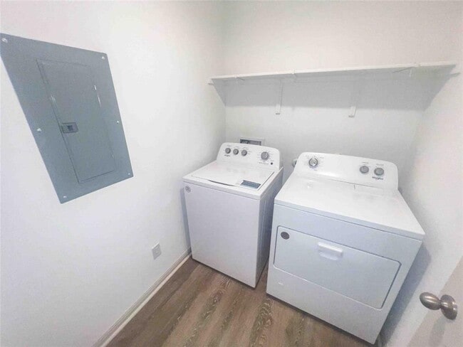 Building Photo - 116 Sweetwater Crk Ln