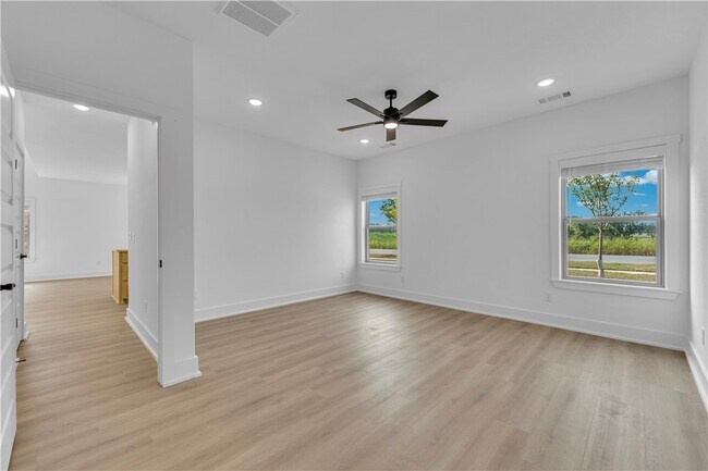 Building Photo - 7001 SW Basswood Ave