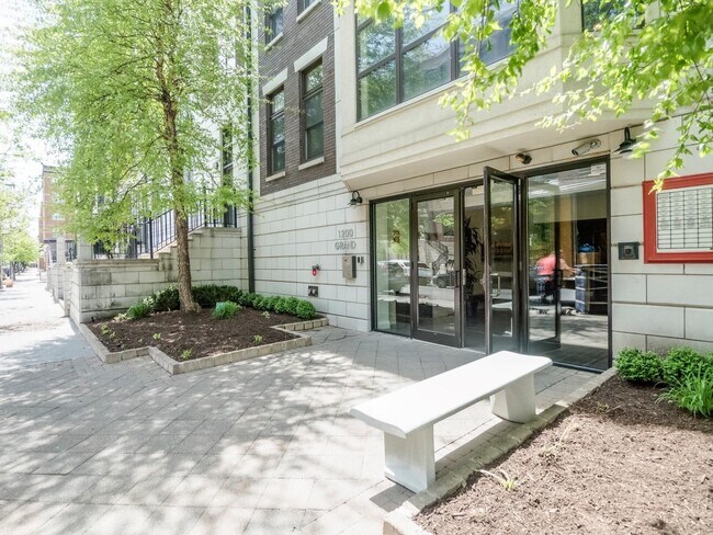 Building Photo - 1200 Grand St