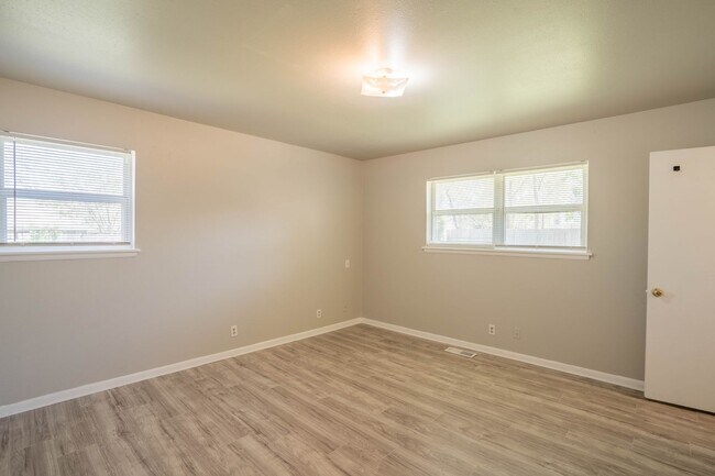 Building Photo - 5021 S 85th E Ave