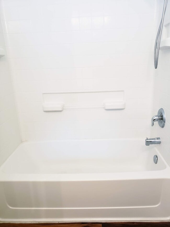 Building Photo - 6507 Cougar Village