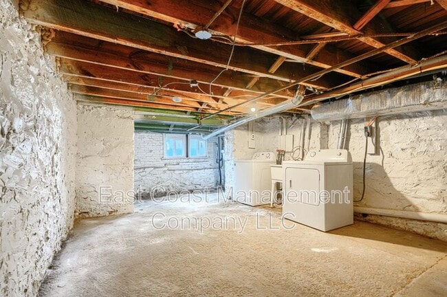 Building Photo - 1530 N Rosedale St