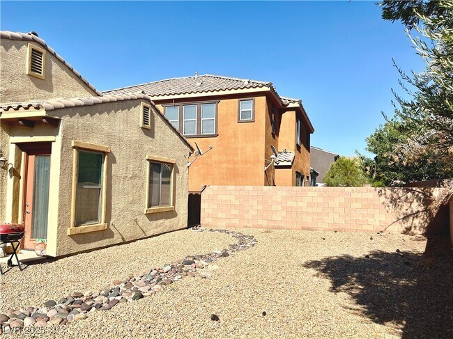 Building Photo - 493 Via Stretto Ave