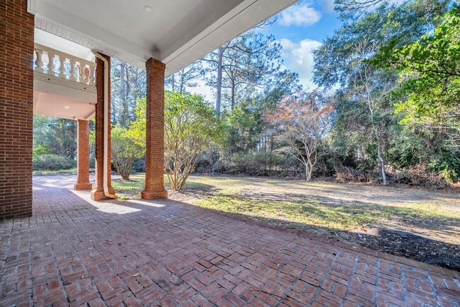 Building Photo - 1524 Glenlake Cir