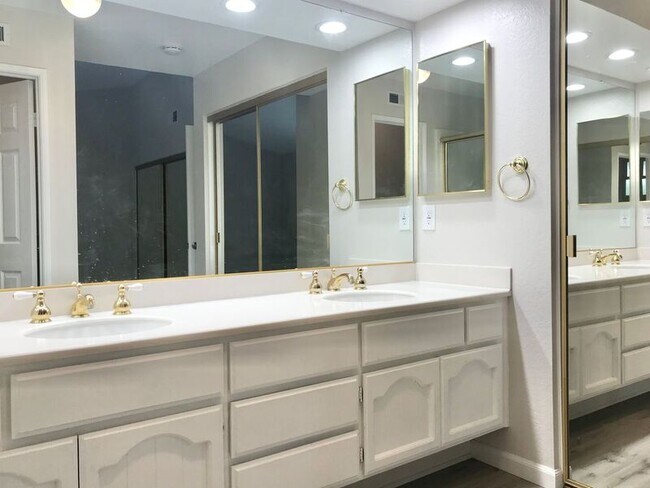 Building Photo - 28582 La Cumbre