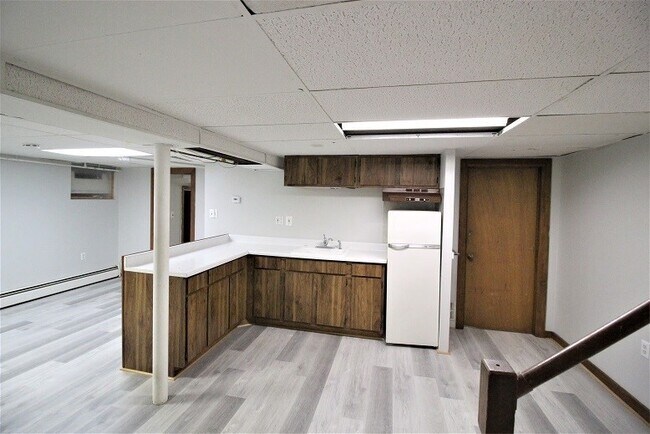 Building Photo - 8 Thurston Rd