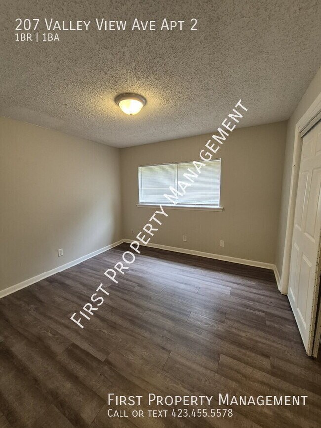 Building Photo - 207 Valley View Ave