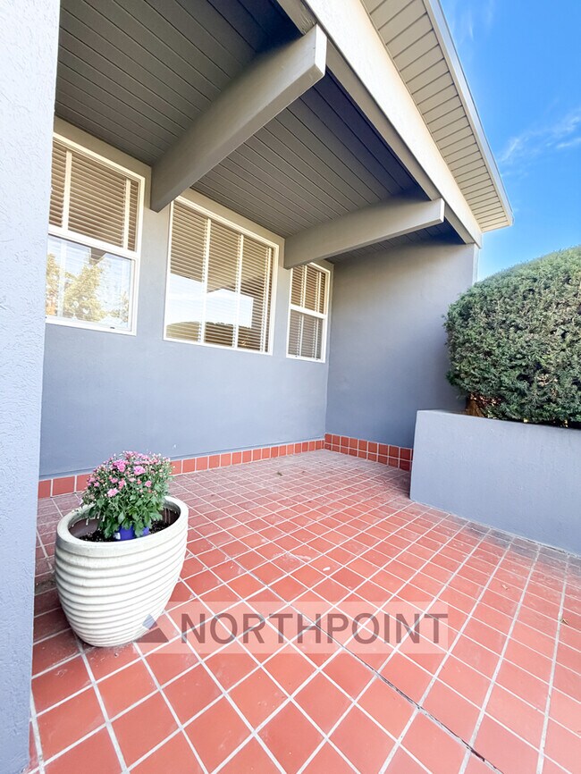 Building Photo - Midcentury Modern Masterpiece