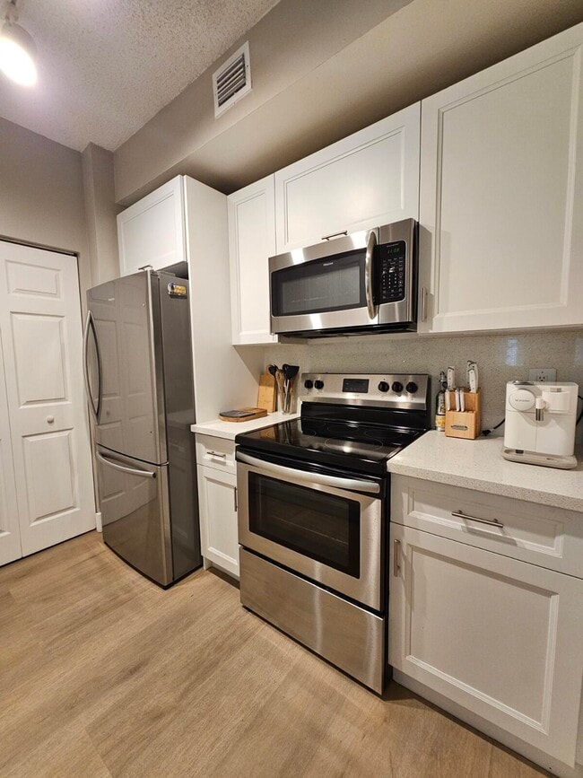 Building Photo - 780 S Sapodilla Ave