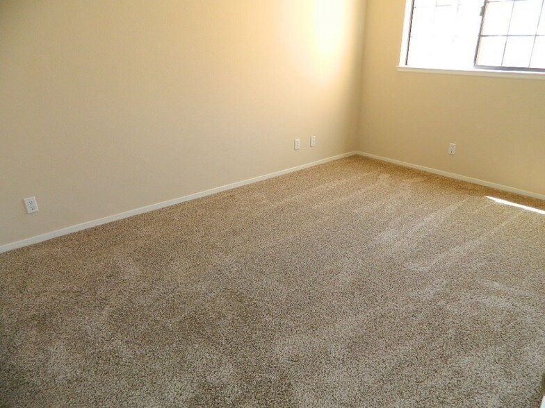 Building Photo - 4340 Sanderling Cir