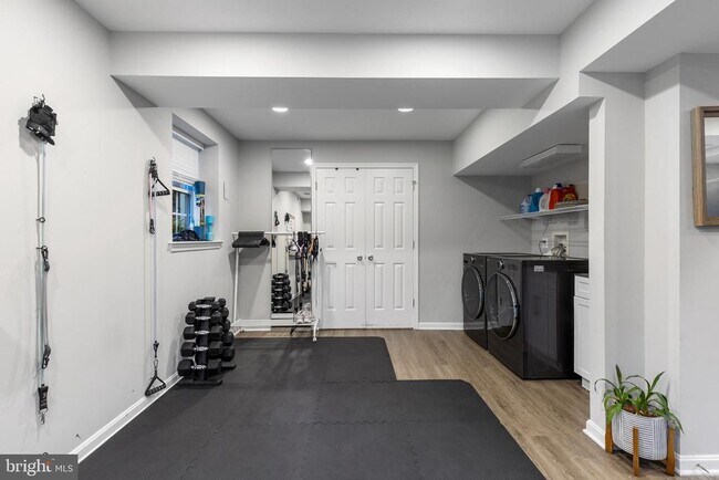 Building Photo - 9830 Meadow Valley Dr