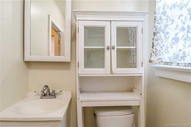 Building Photo - 24 Elm St