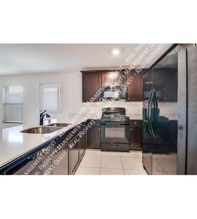 Building Photo - 2525 Russell St