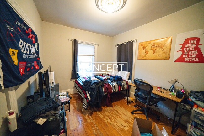 Building Photo - 63 Hillside St