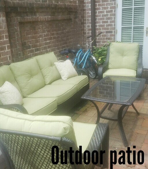 Building Photo - 407 E Hull St