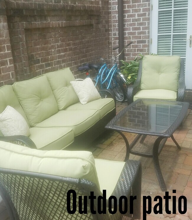 Building Photo - 407 E Hull St