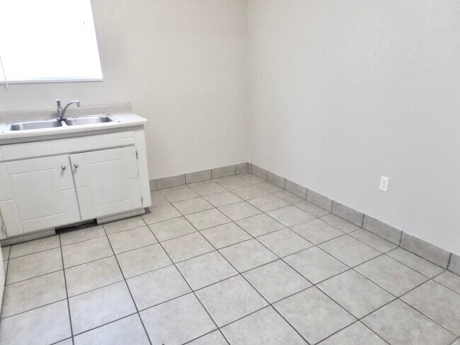 Building Photo - 2014 W 4700 S
