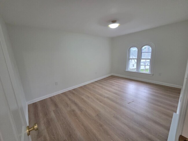 Building Photo - 207 Cohannet St