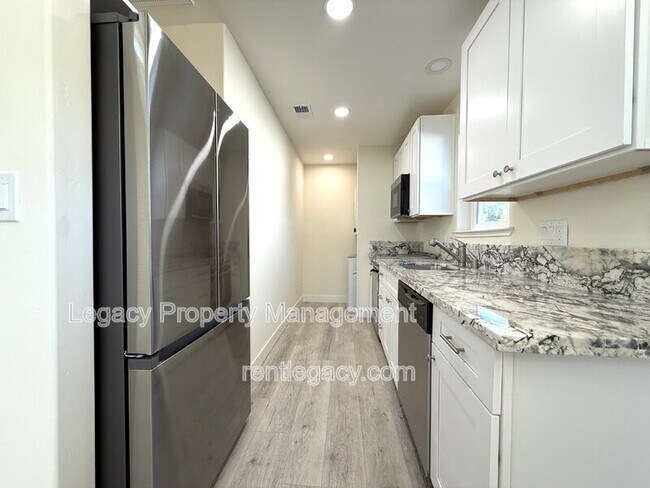 Building Photo - 10753 Oakton Way