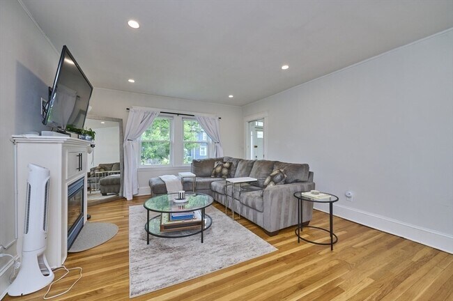 Building Photo - 41 Lynde Ave