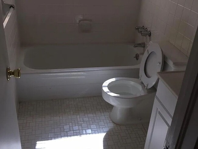 Building Photo - 4 Bedroom 2 Bath House in Northbridge Terrace - West Ashley