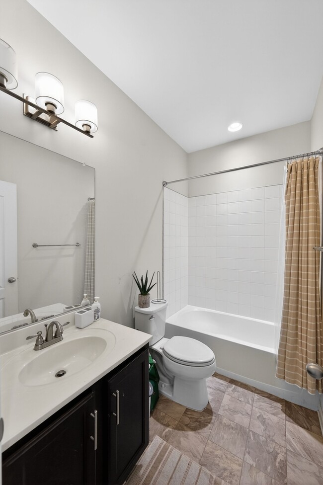 Building Photo - 10321 Vista Meadow Way