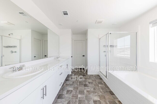 Building Photo - 1816 Tapaderos St