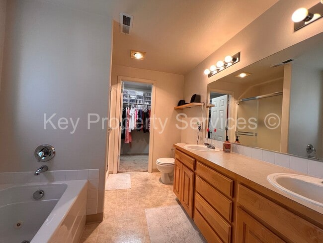 Building Photo - MOVE IN SPECIAL! HALF OFF! Spacious Felida...