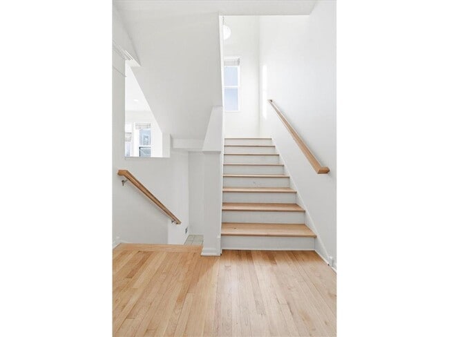 Building Photo - 325 W River Pkwy