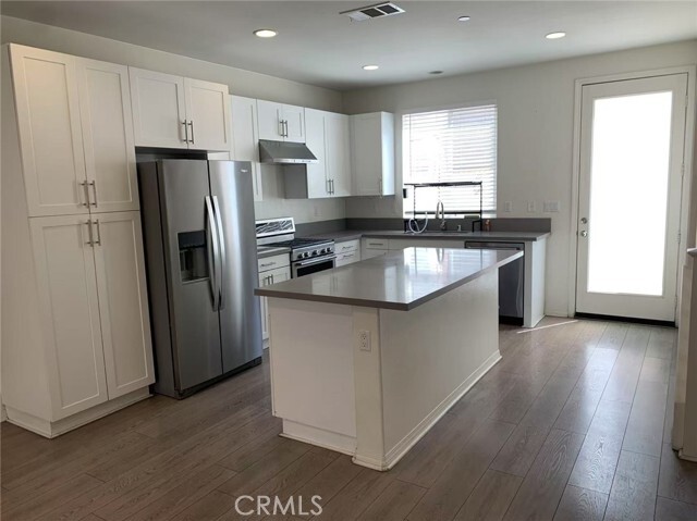 Building Photo - 658 Calle Valle