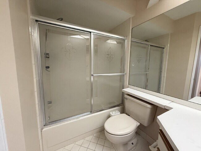 Building Photo - 3107 Westridge Dr