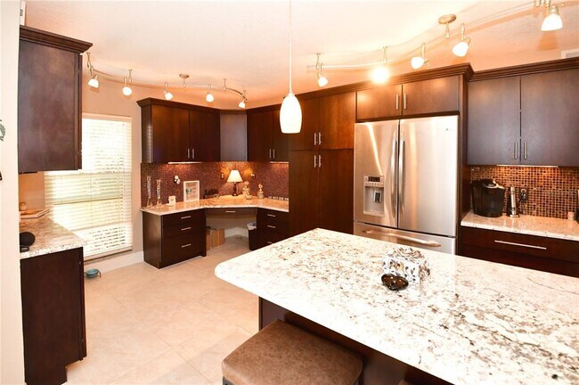 Building Photo - 4730 Brittany Dr S