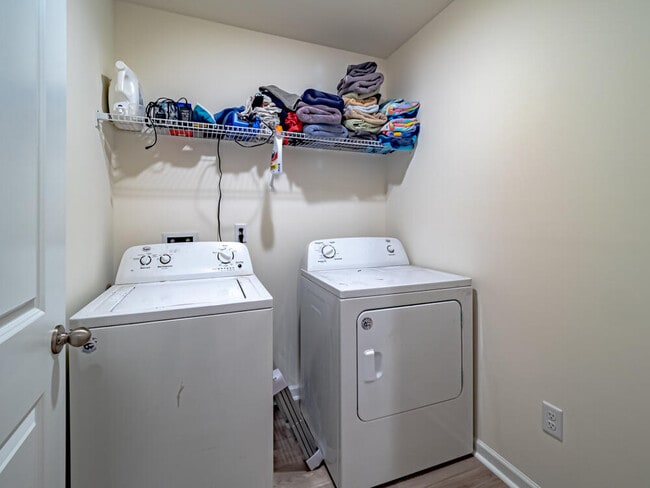 Building Photo - 1719 Camazay Dr