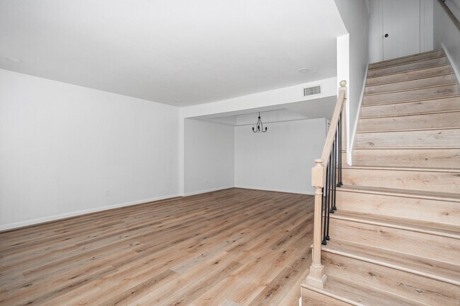 Building Photo - 10331 Longmont Dr