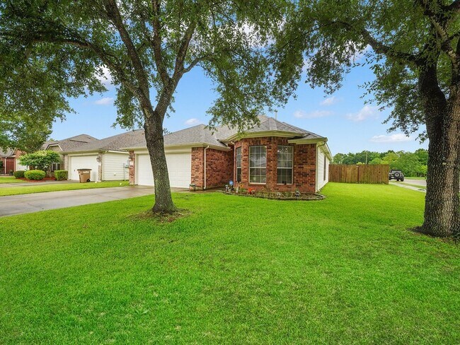 Building Photo - 4006 Raspberry Ct