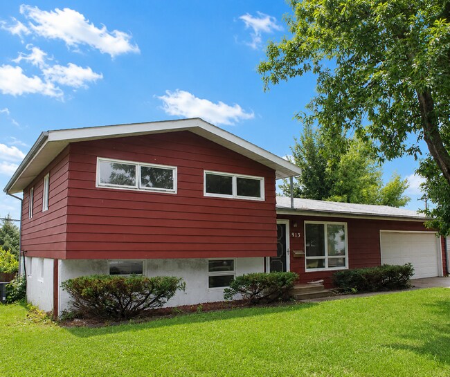 Building Photo - 913 E Pam Rd